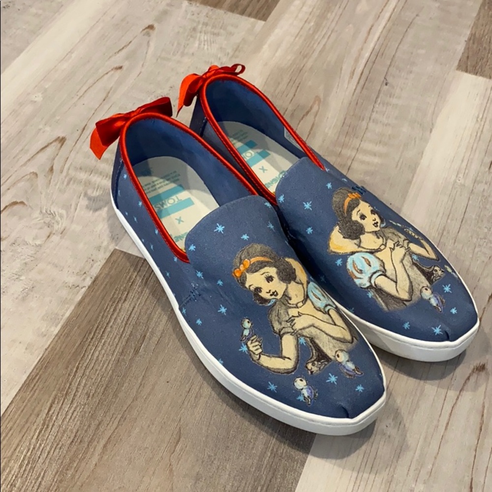 Toms Blue Snow White Slip-On Flats with Red Trim and Bow